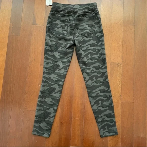 NWT Sanctuary Runway Ponte Leggings with Pockets in Forest Camo in XS - Picture 5 of 5